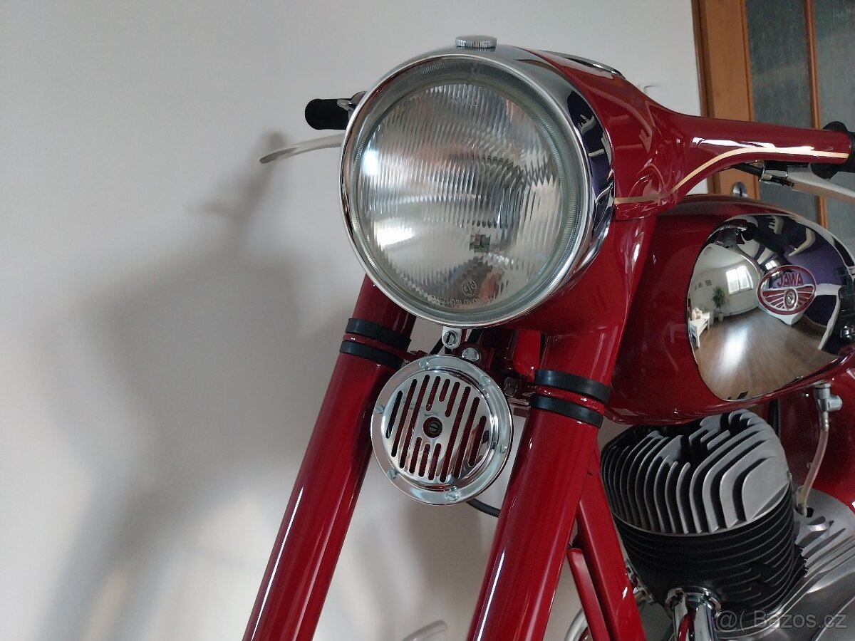 Jawa panelka mřížka klaksonu