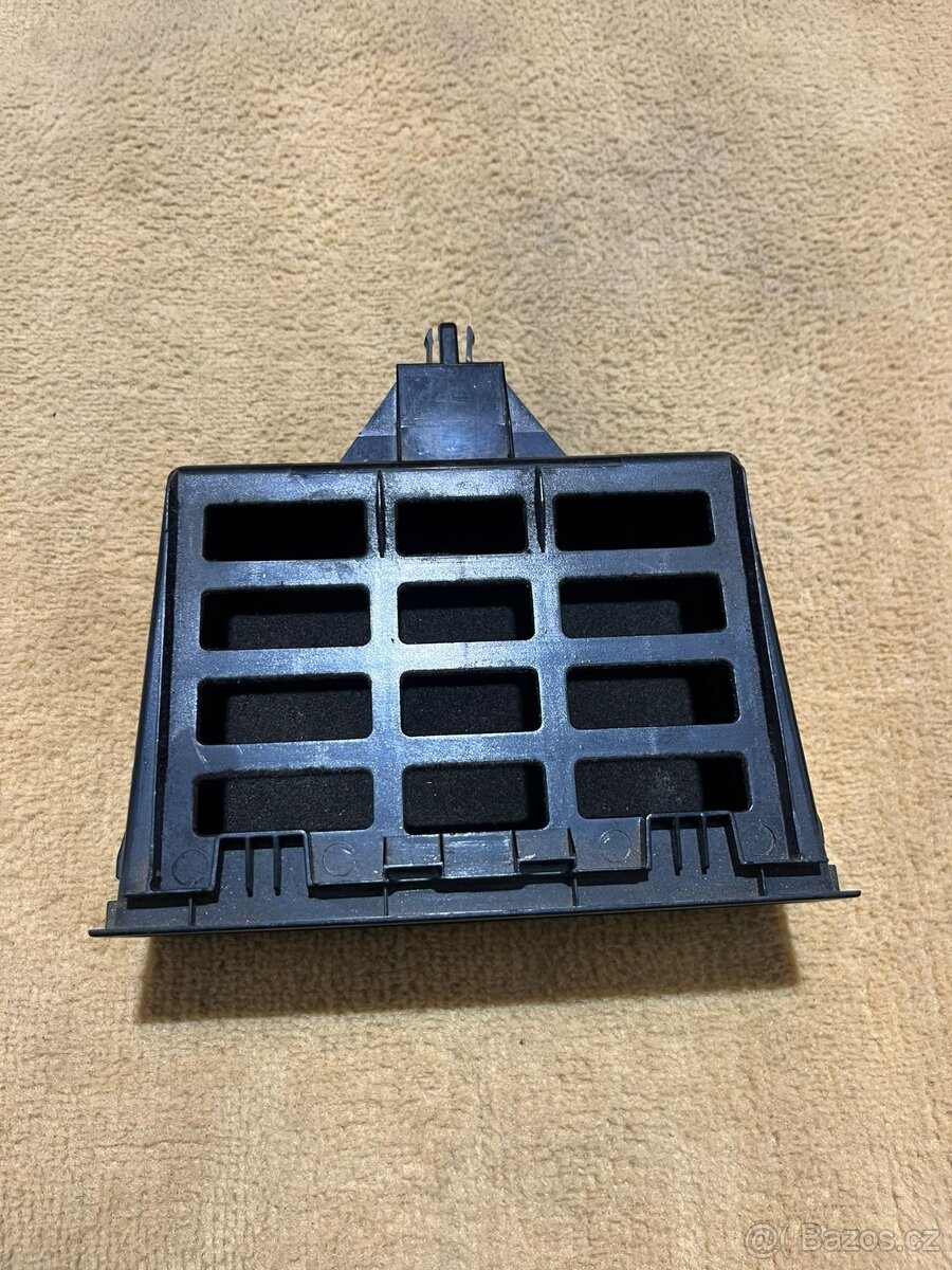 Kastlík pod radio Octavia 1