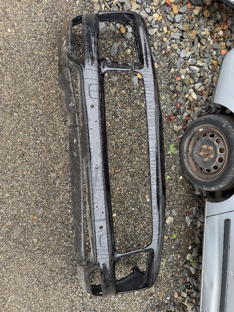 Prodám přední nárazník Porsche Cayenne III