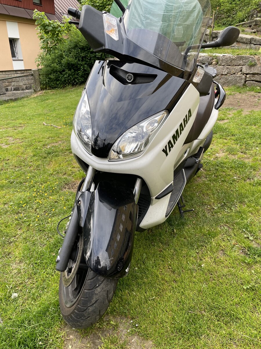 Yamaha x Max 250