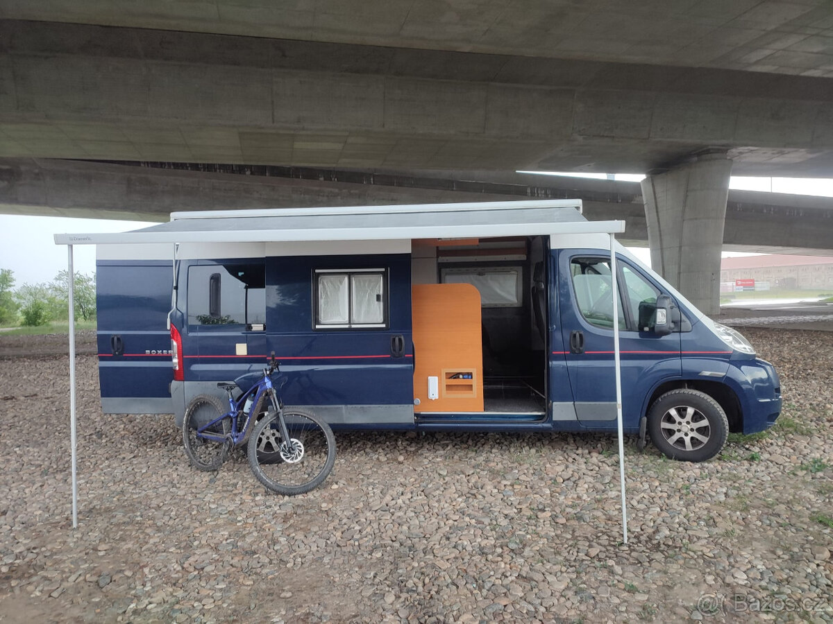 Obytný Peugeot Boxer L3H2, klima, tažné, 3 místa