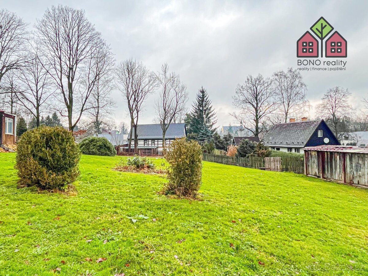 Stavební pozemek o výměře 1380 m2, IS u pozemku, klidná a př