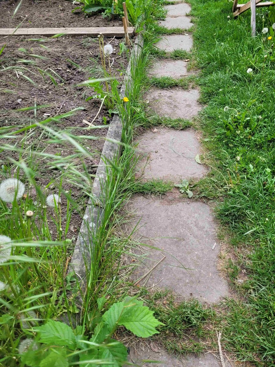Zahradní betonová dlažba za odvoz