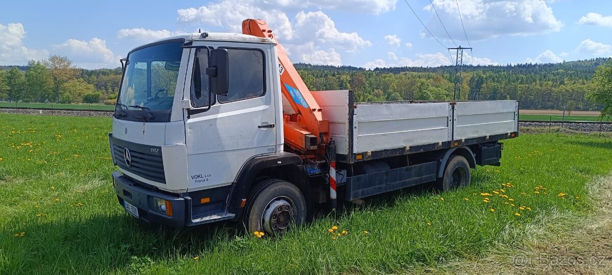 Mercedes-Benz valník a hydraulicka ruka