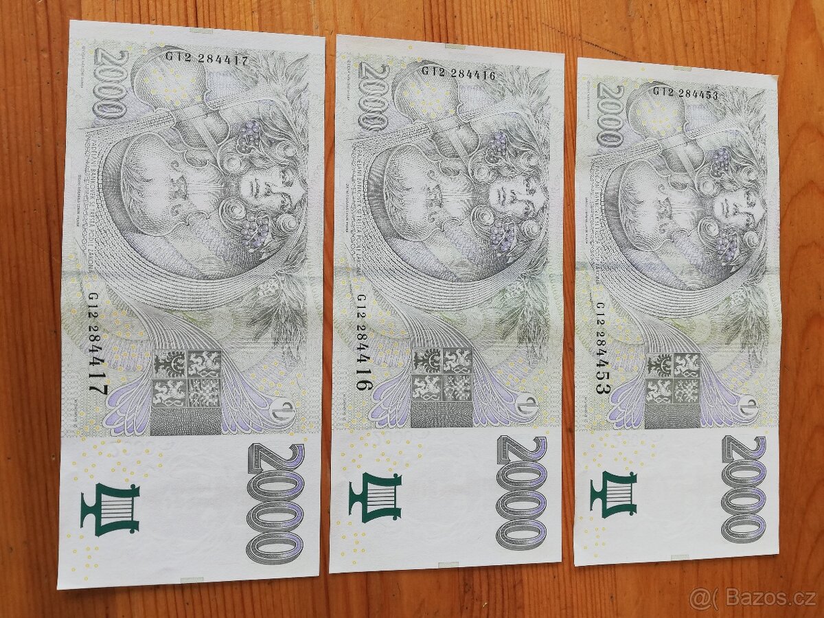 Bankovky 2000 Kč z roku 2007