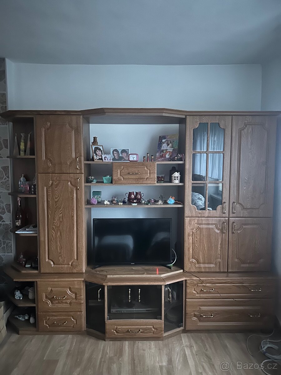 zachovalá obývací stěna