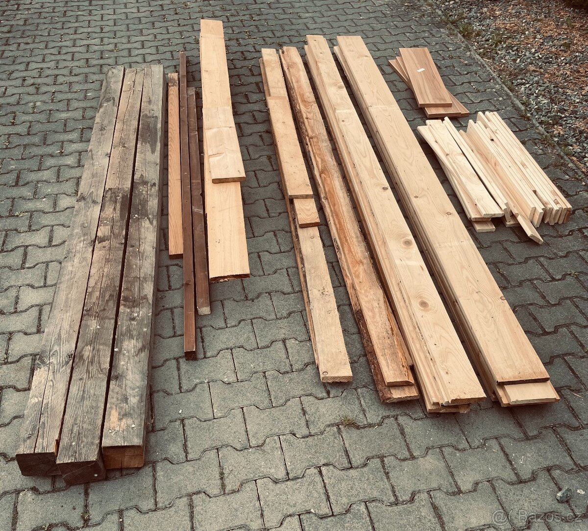 dřevo, trámy, fošny, prkna,