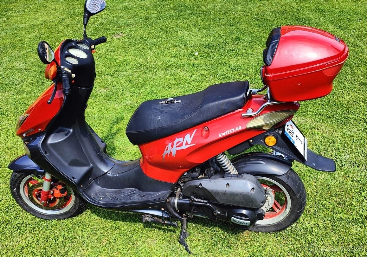 Keeway ARN 125 KW125T-4A skútr + kufr