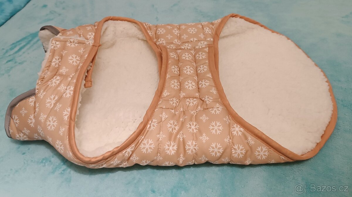 Zánovní TIAKI psí obleček pejsek pes kabát Cozy Snowflak