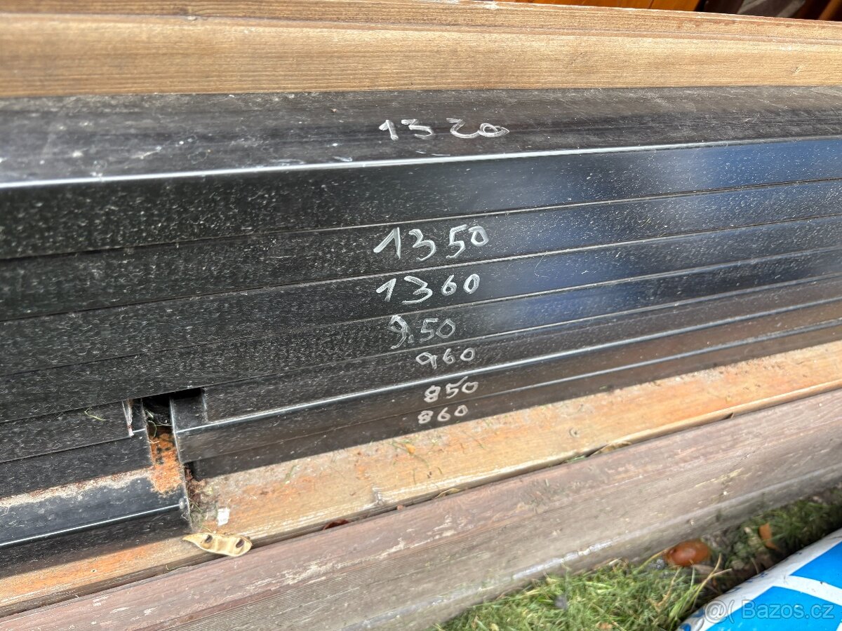 Zbytky - Jekl 50 × 30 × 1,8 mm zinek+plast, černá barva