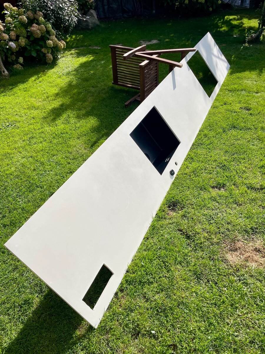 Kompaktní pracovní deska + granitový dřez Schock