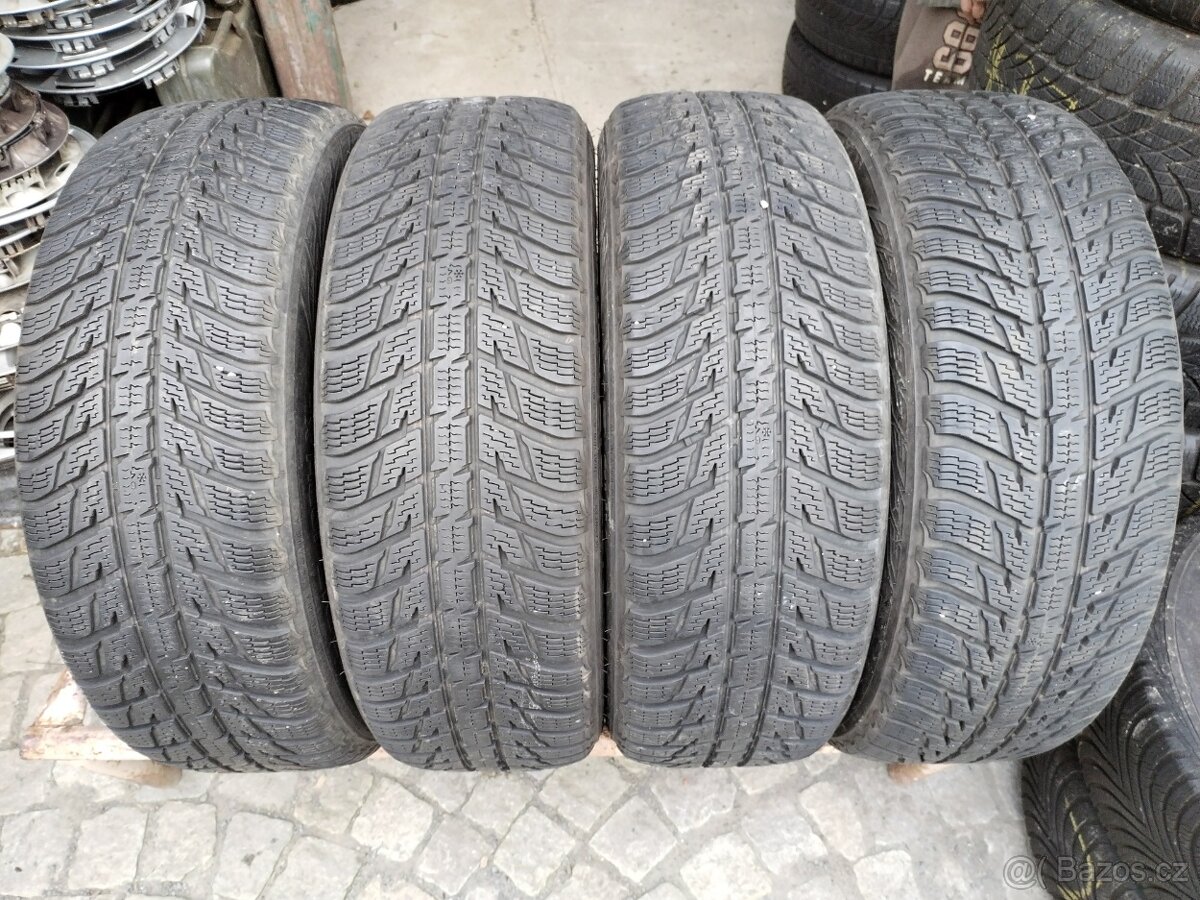 215/65/17 zimni pneu NOKIAN a PIRELLI 215/65 R17