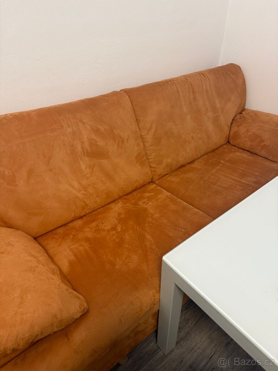 Oranžová sedací souprava