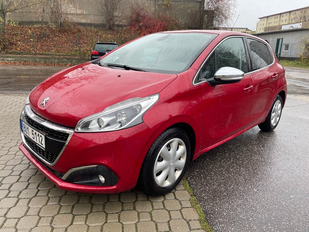 Prodám Peugeot 208 1,2 benzín 81kW, rok 2015, STK 6/2027