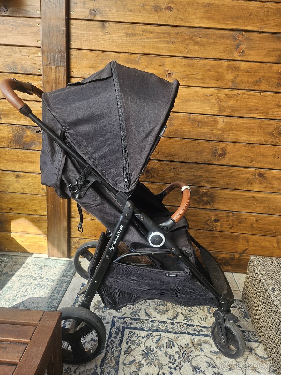 Kočárek kinderkraft černý
