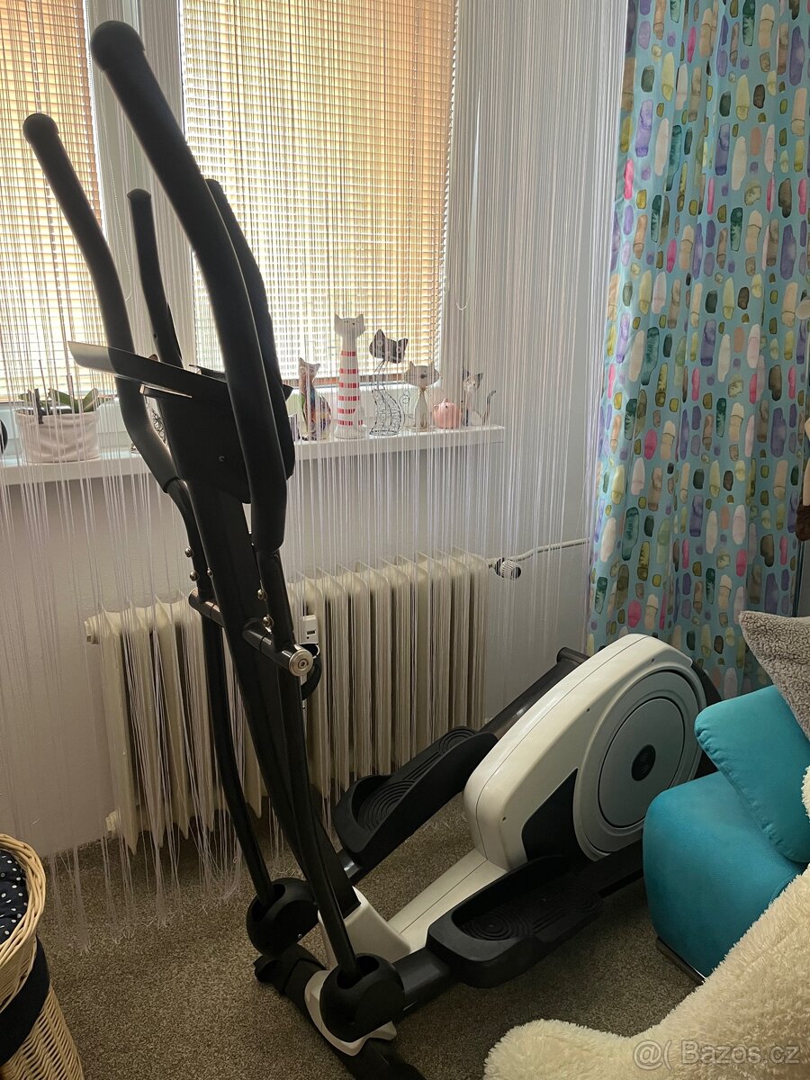 Eliptický trenažer HOUSEFIT