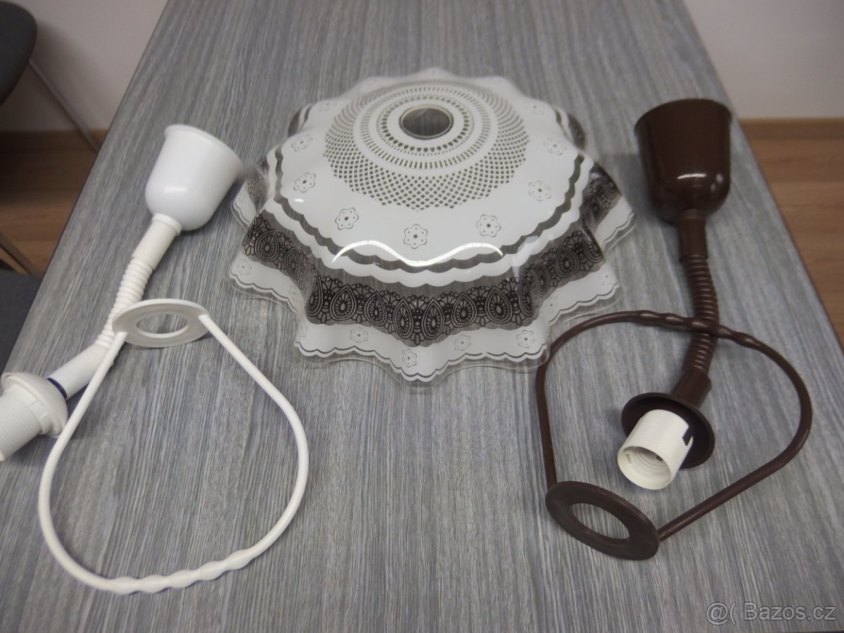 SUKÝNKA BÍLÁ S HNĚDÝM VZOREM KRAJKY 42.