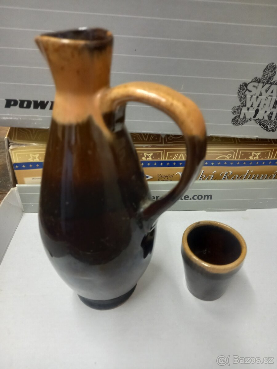 Keramický džbánek s kalíšky