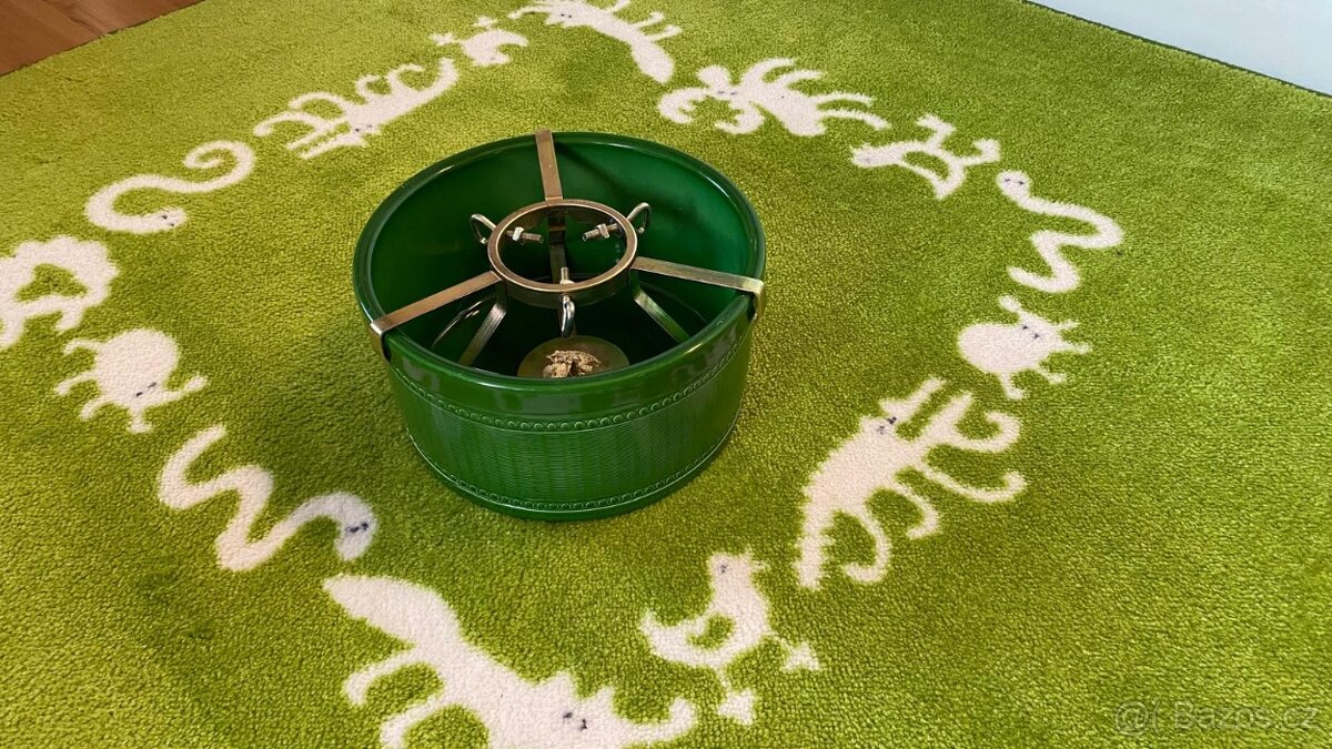 Krásný keramický stojan na vánoční strom