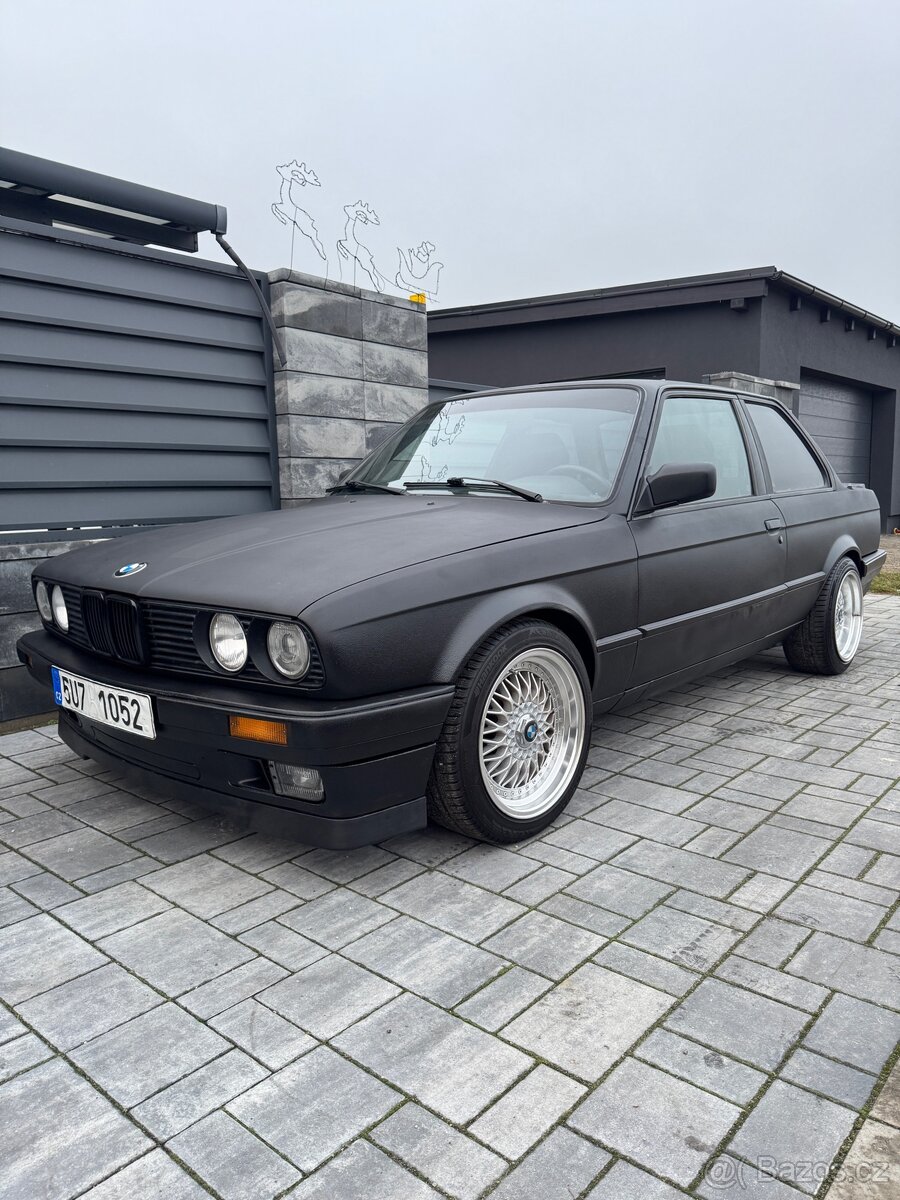 BMW e30 325i