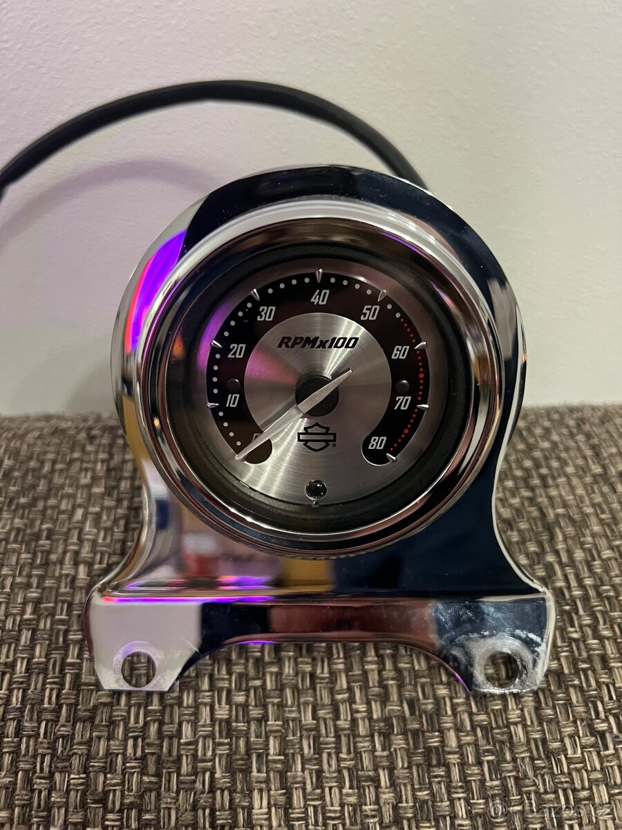 Harley Davidson otačkoměr