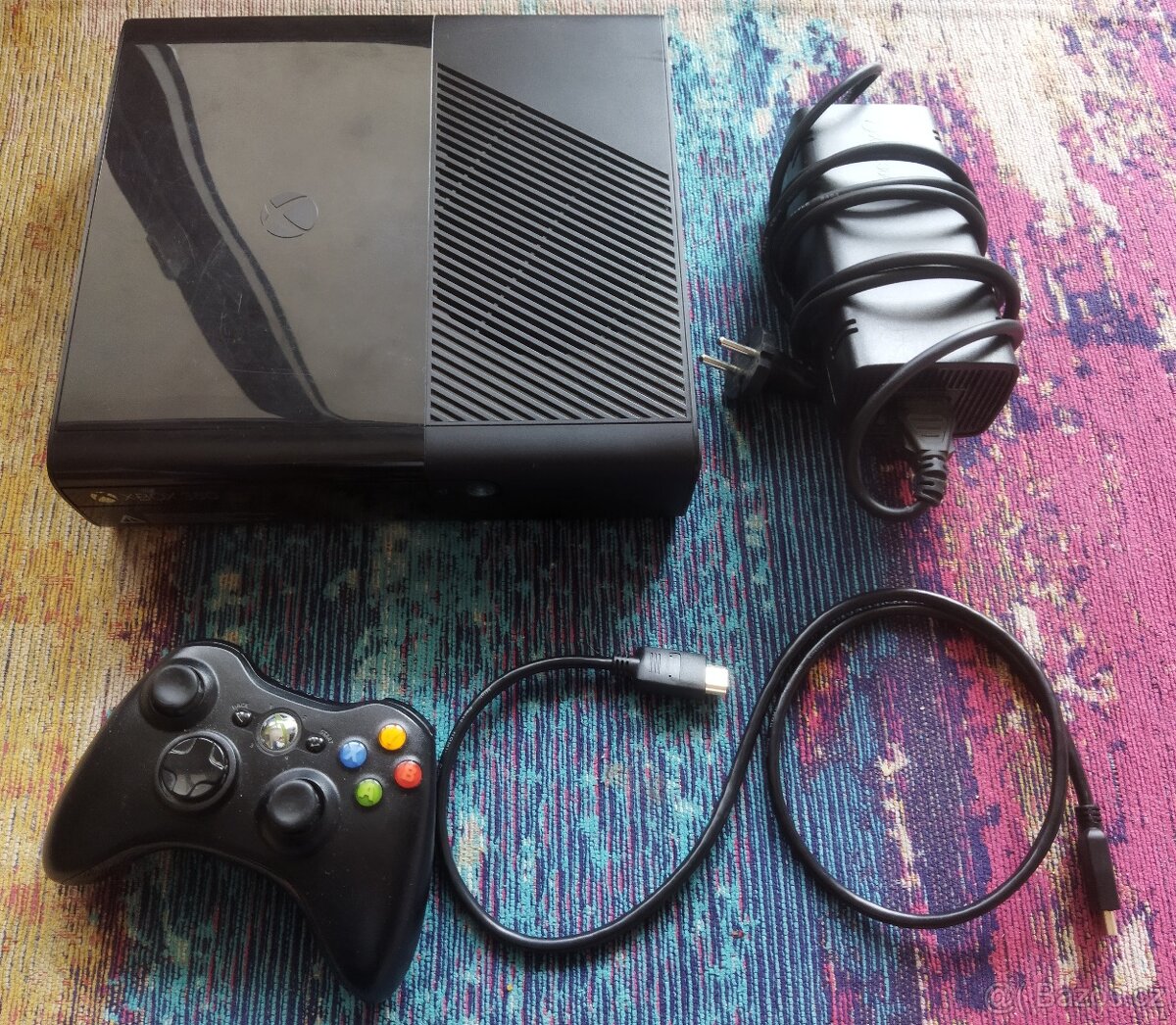 Xbox360E - 250GB + zdroj + ovladač