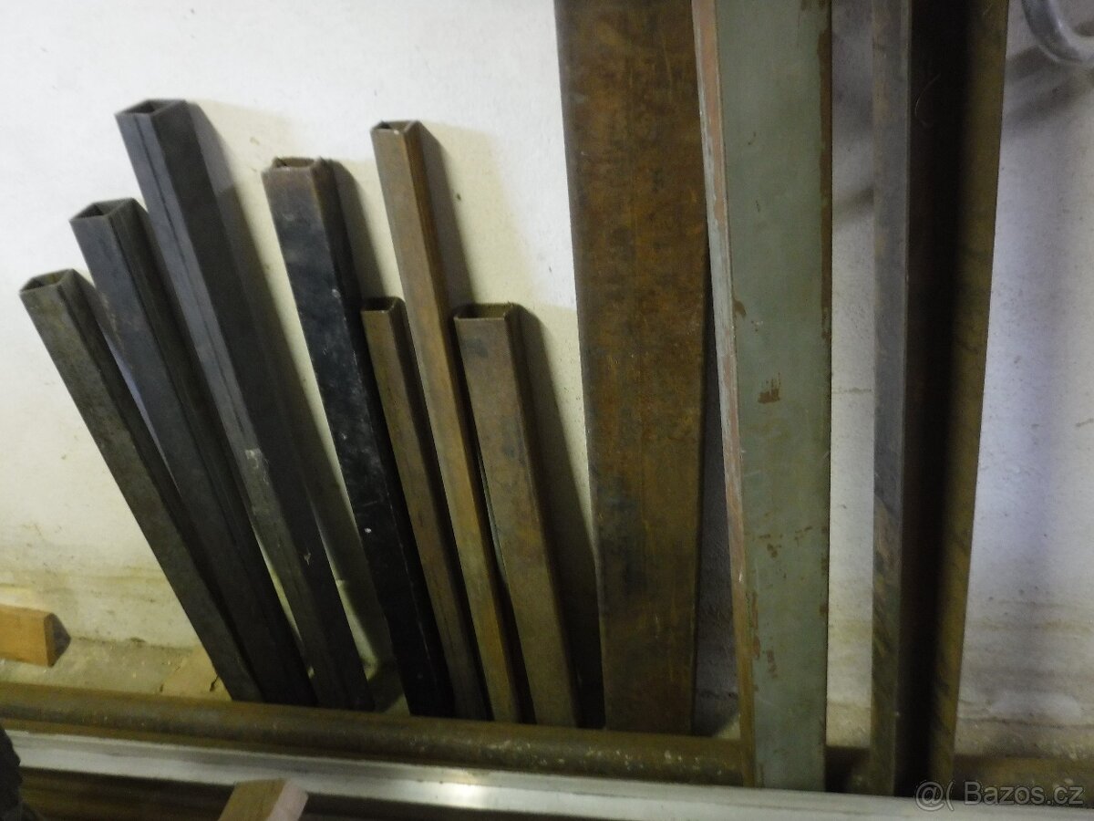 Různý kovový materiál