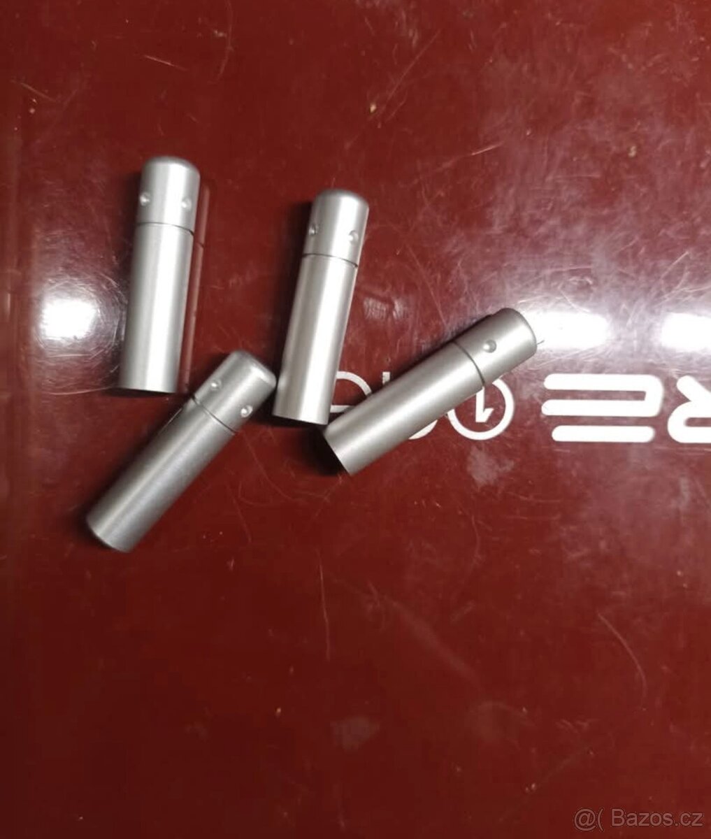 Dveřní kolíčky Golf IV R32