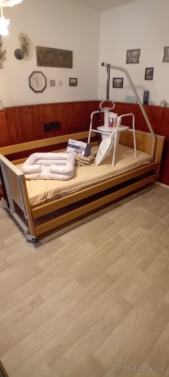Zdravotní polohovací postel