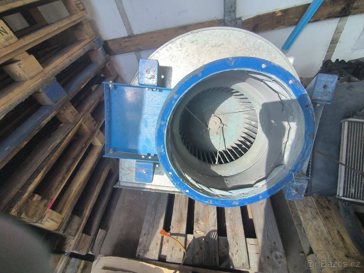 Elektromotor s ventilatorem