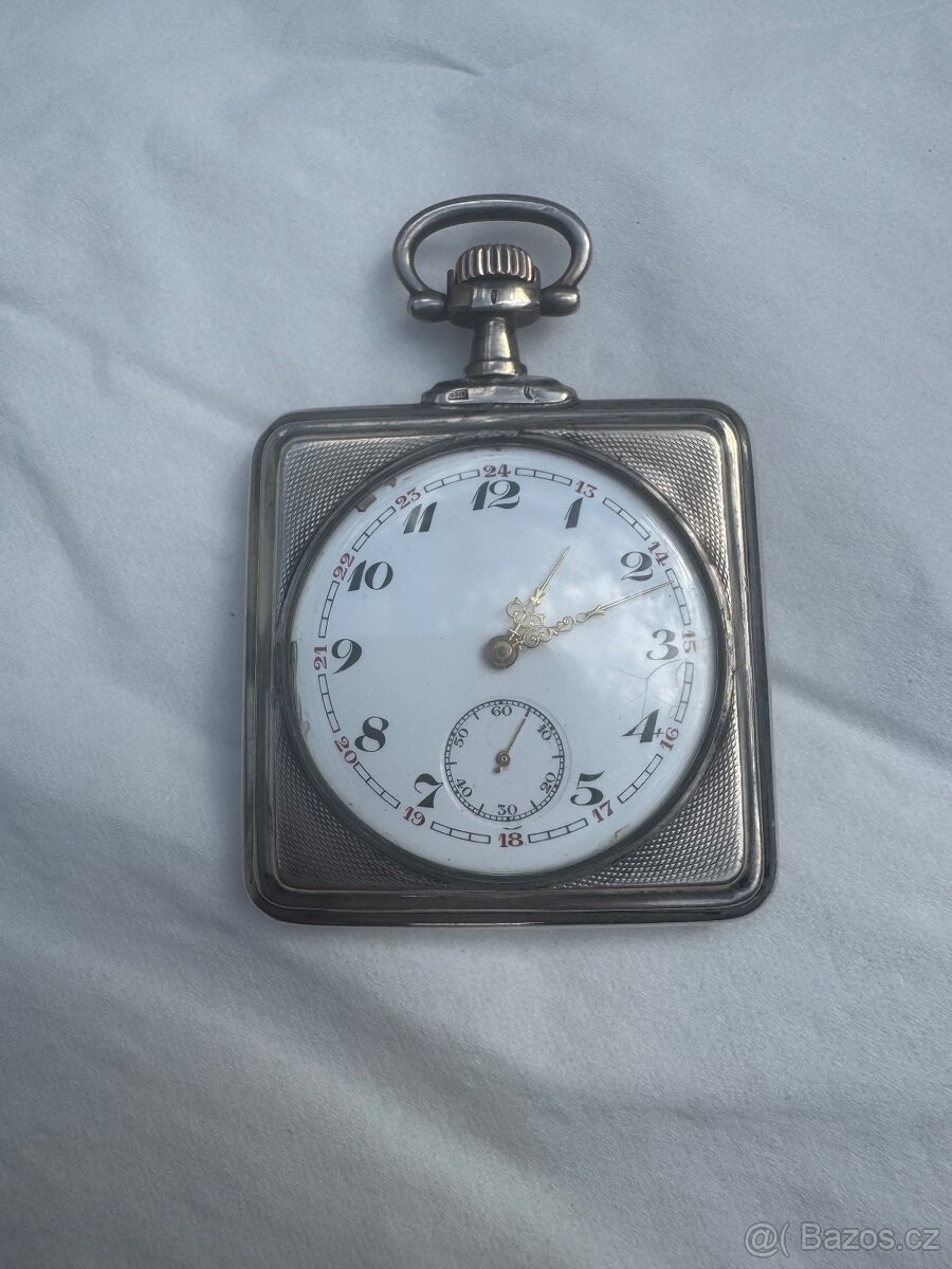 Hranaté celo stříbrné hodinky Omega