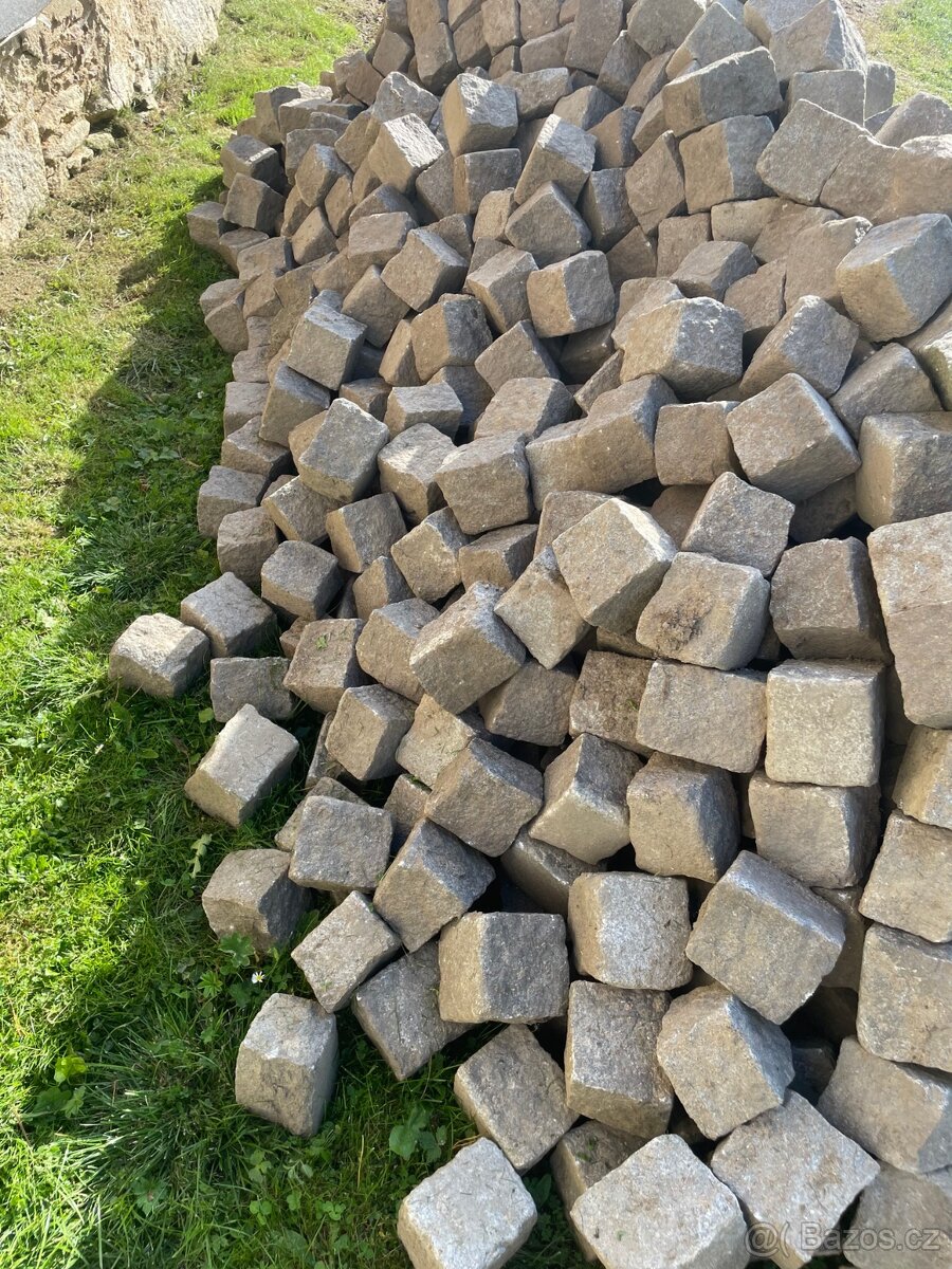 Žulové dlažební kostky