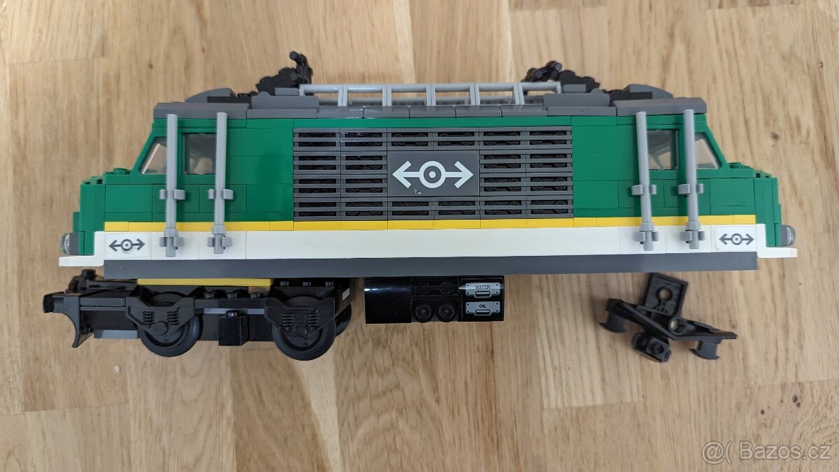 LEGO vlak lokomotiva ze setu 60198 bez motoru a powered up