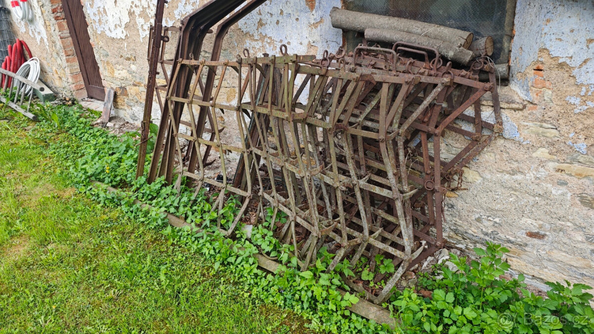 Staré brány za traktor malotrktor koně