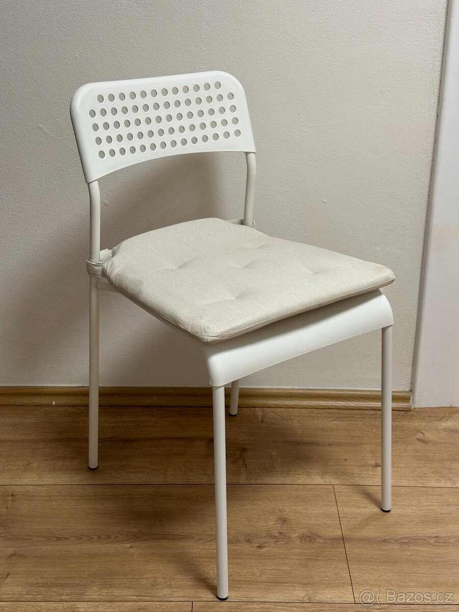 Bílé židle Ikea se sedáky – 2 kusy