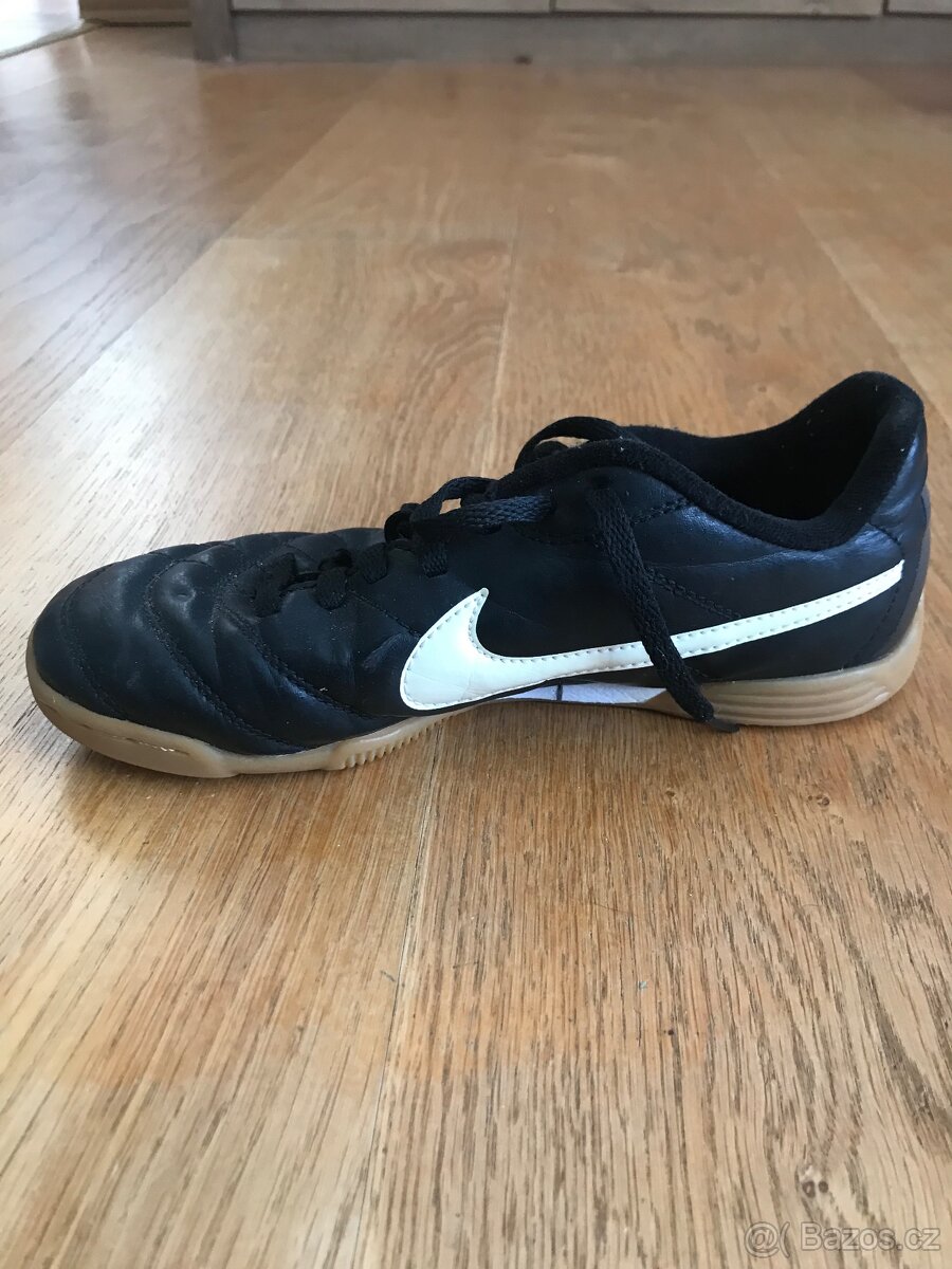 Sálovky NIKE 34