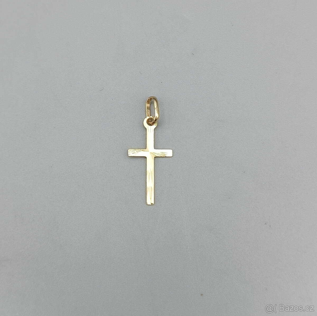 Zlatý přívěsek kříž 0,35g, 14 kt, 585/1000