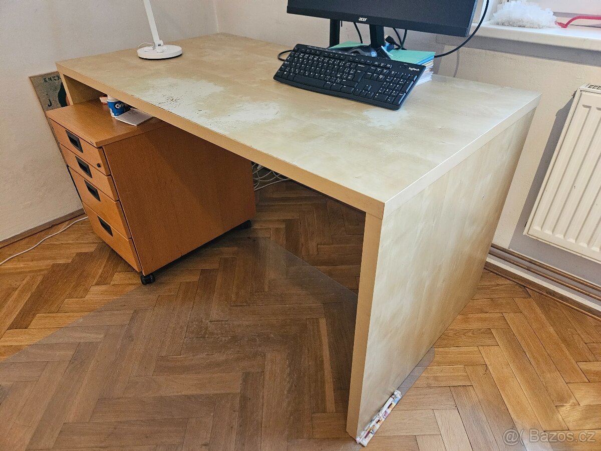 Psací stůl