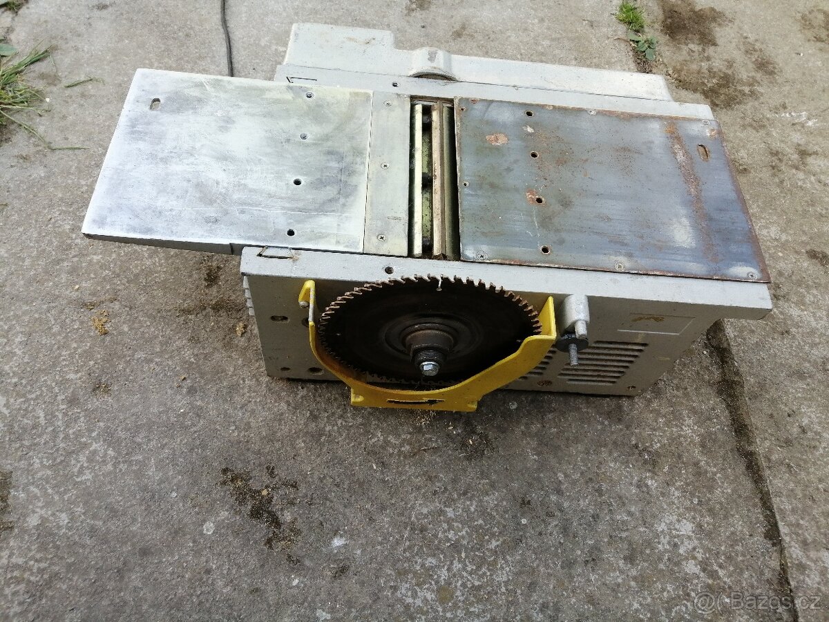 Prodám hoblovku š.200mm s pilovým kotoučem,220V