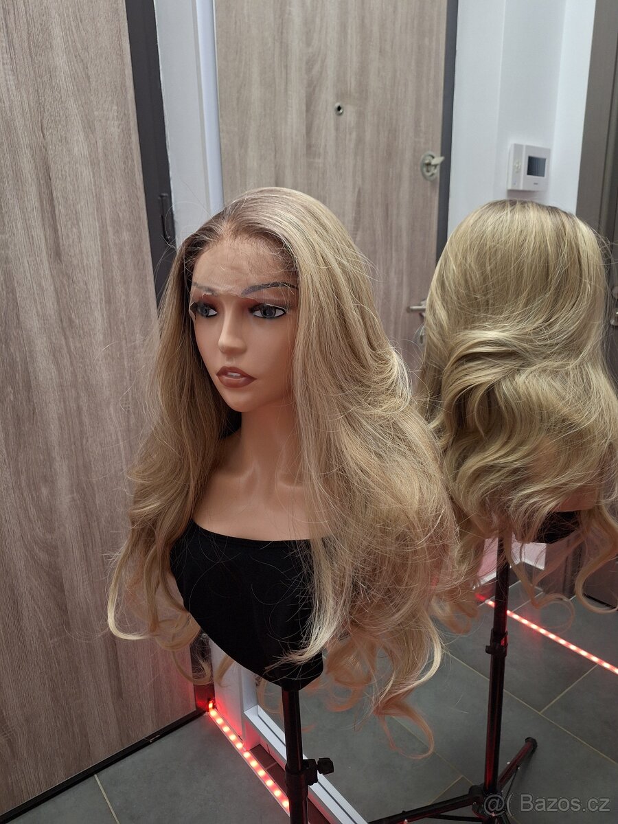 Dlouhá vlnitá blond paruka s krajkou vpředu 106513
