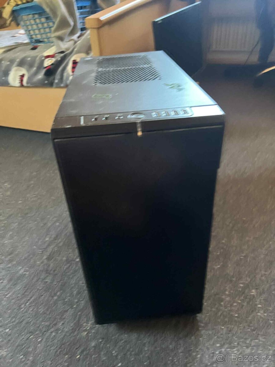 Prodám starší herní PC – bez funkční grafické karty