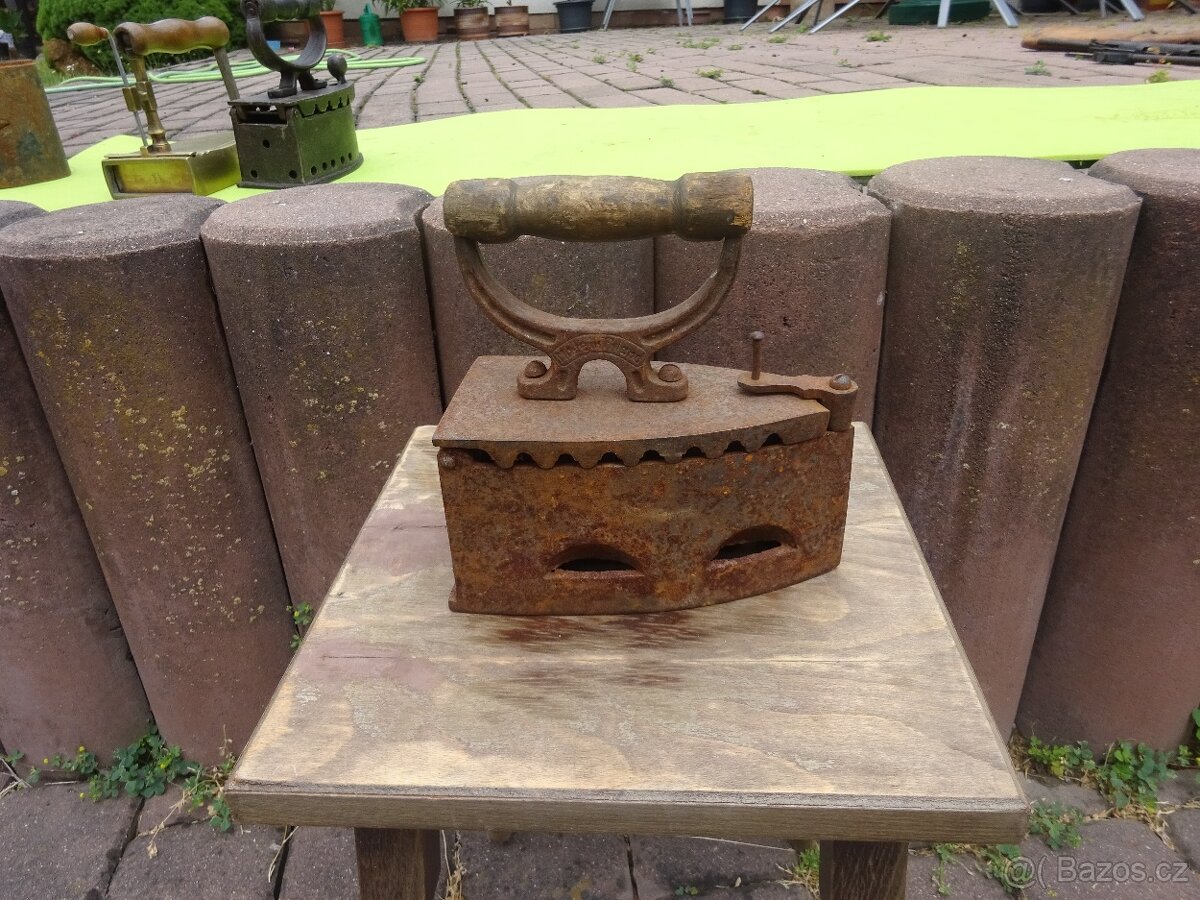 žehlička před renovací