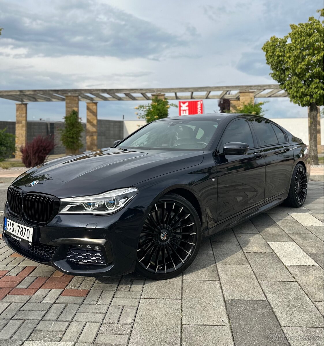 BMW 750i M-sport/B&W/LASER/PANO