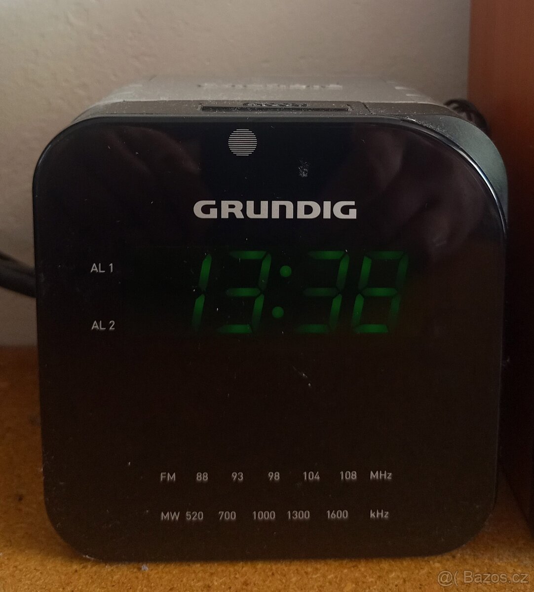 Radiobudík Grundig SONOCLOCK 590
