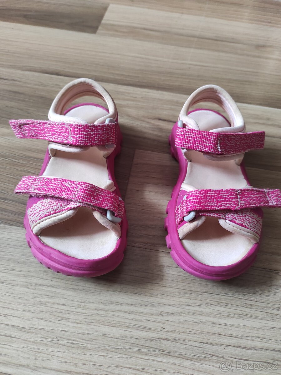 Sportovní dětské sandálky vel. 25