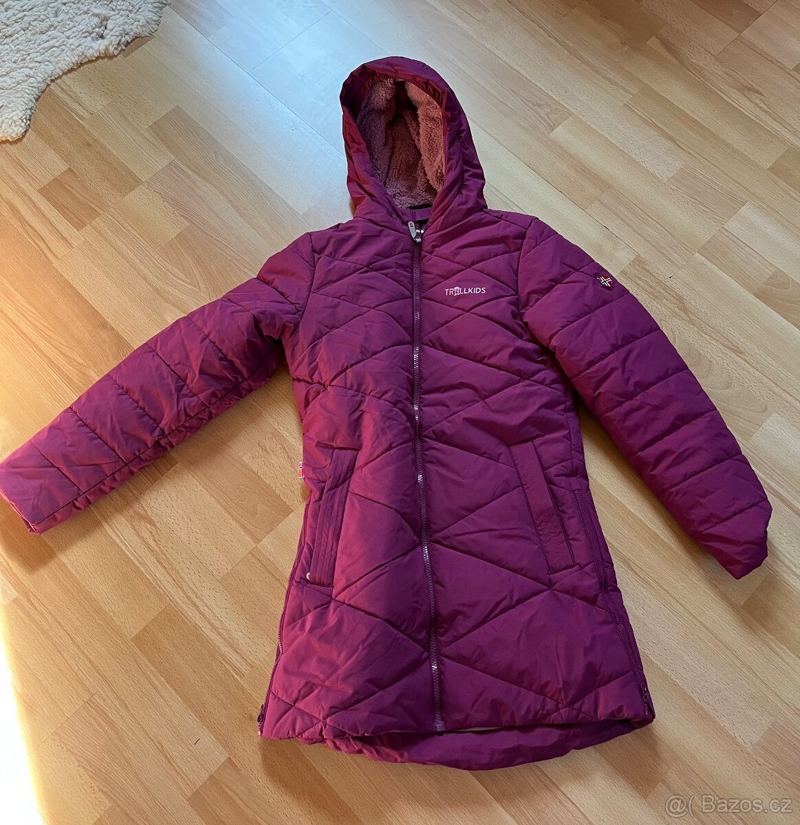 Prodam krasny divci kabatek Trollkids vel 152