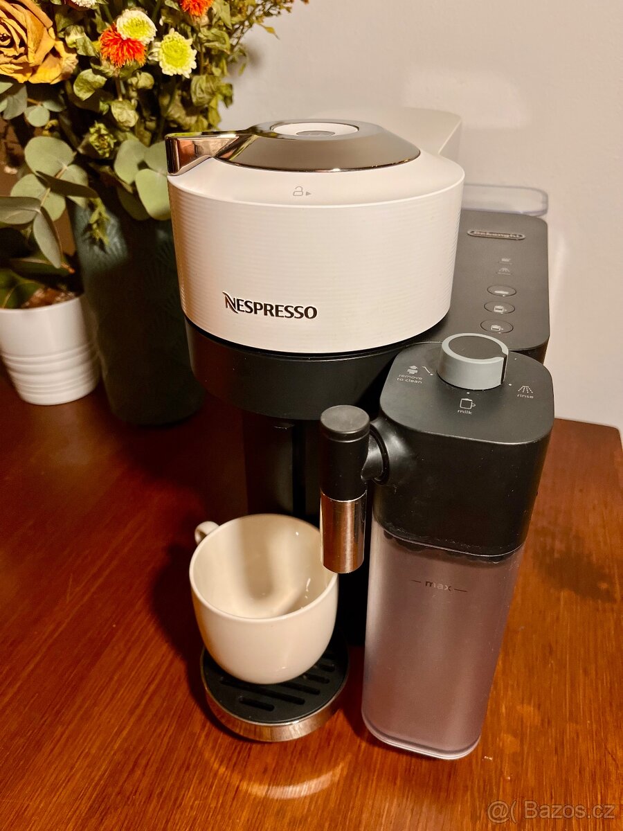 Kapslový kávovar De'Longhi Nespresso minimálně využívaný