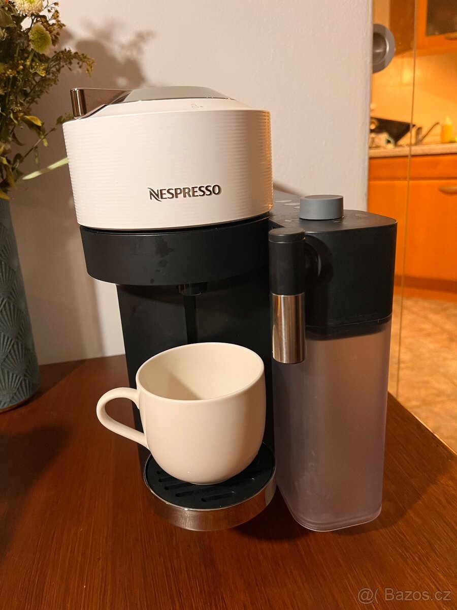 Kapslový kávovar De'Longhi Nespresso minimálně využívaný