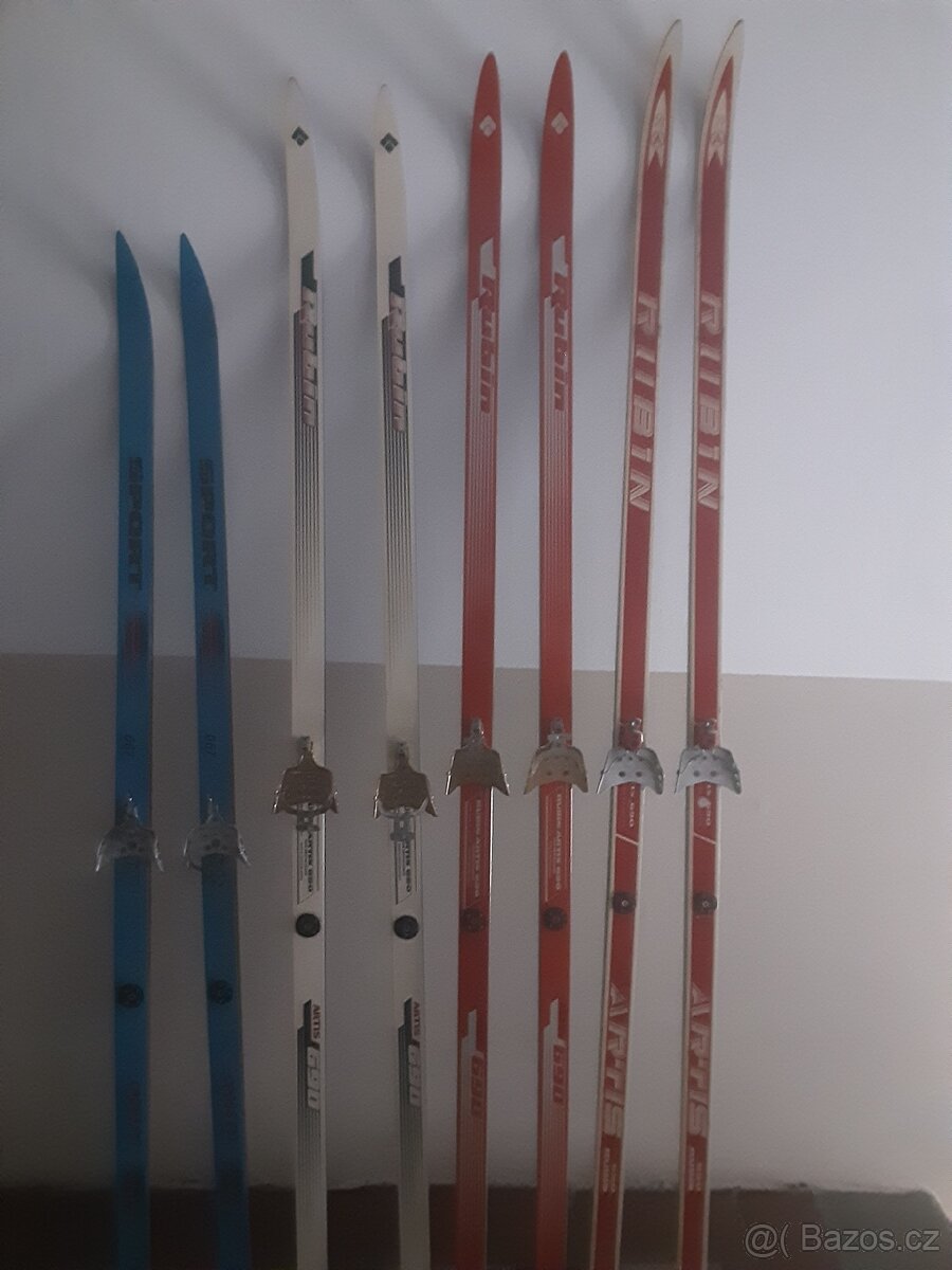 Starší lyžařské běžky