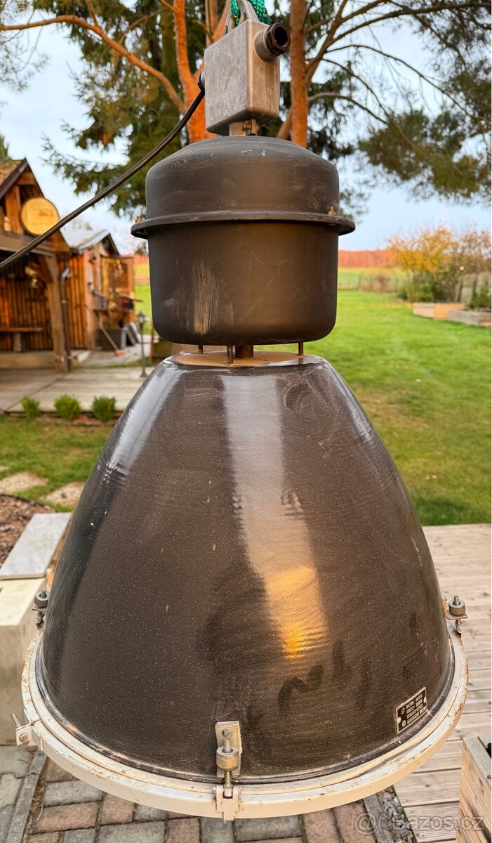 Industriální lampa